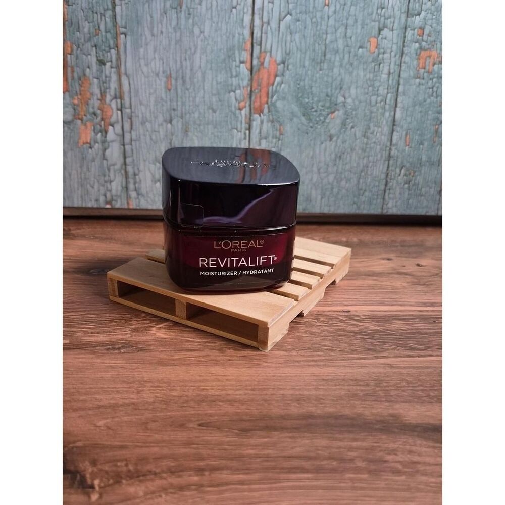 L'Oréal Revitalift Moisturizer  1.7